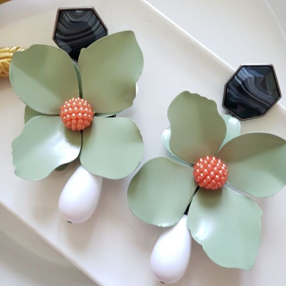 New! Zara Big Flower Earrings - Picture 5 of 13